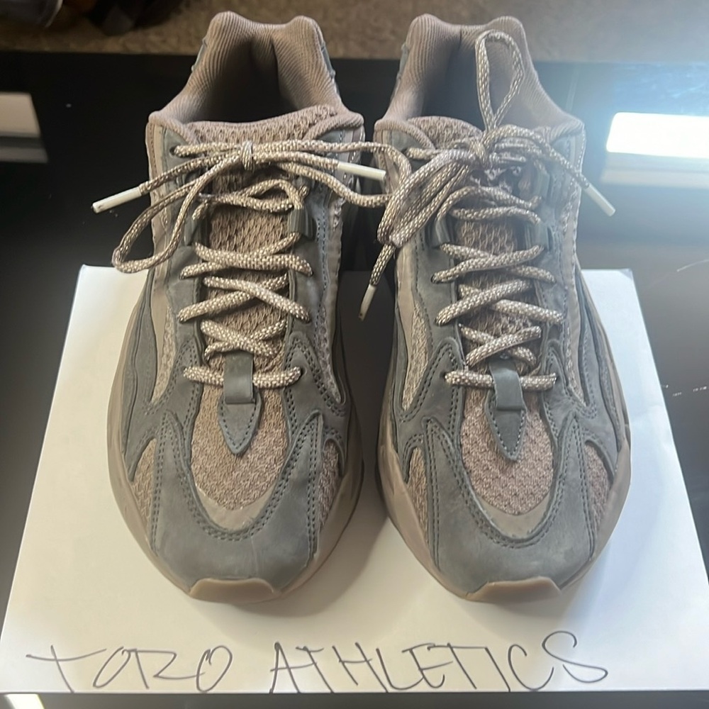 Yeezy boost 700 V2 Mauve Sz 10